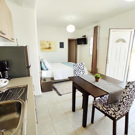 Appartamento Avalon Cosy Kiku Studio For 2 With Shared Swimming Pool *