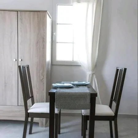 Avalon Cosy Kiku Studio For 2 With Shared Swimming Pool Apartmán