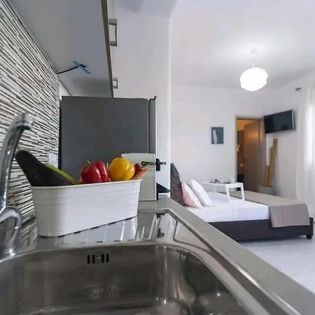Avalon Cosy Kiku Studio For 2 With Shared Swimming Pool 애그라리