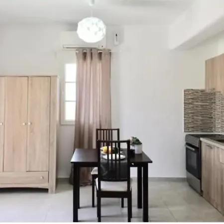 Avalon Cosy Kiku Studio For 2 With Shared Swimming Pool * 애그라리