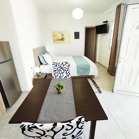 Avalon Cosy Kiku Studio For 2 With Shared Swimming Pool 아파트 애그라리