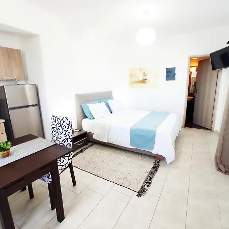 Avalon Cosy Kiku Studio For 2 With Shared Swimming Pool 애그라리